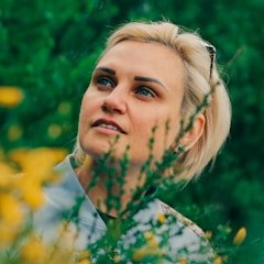 Illustrative portrait, not the reviewer. Vladislav Anchuk / Unsplash.